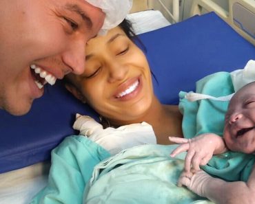 Egy újszülött baba rámosolyog az apjára, és a fotó vírusként terjed: „Abban a pillanatban biztos voltam benne, hogy mi a szeretet” Egy újszülött baba rámosolyog az apjára, és a fotó vírusként terjed: „Abban a pillanatban biztos voltam benne, hogy mi a szeretet”